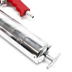 Druckluft Fettpresse mit 400 cm³ Tank und 4-6 bar, einhändige Bedienbarkeit, präzises Schmieren