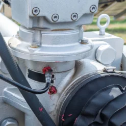 Druckluft Fettpresse mit 400 cm³ Tank und 4-6 bar, einhändige Bedienbarkeit, präzises Schmieren