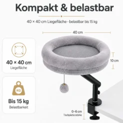 Fudajo Katzenbett für den Schreibtisch 40 x 40 cm hellgrau belastbar bis 15 kg, Katzenliege mit Klemmsystem, Kuschelbett mit Plüsch und Spielball
