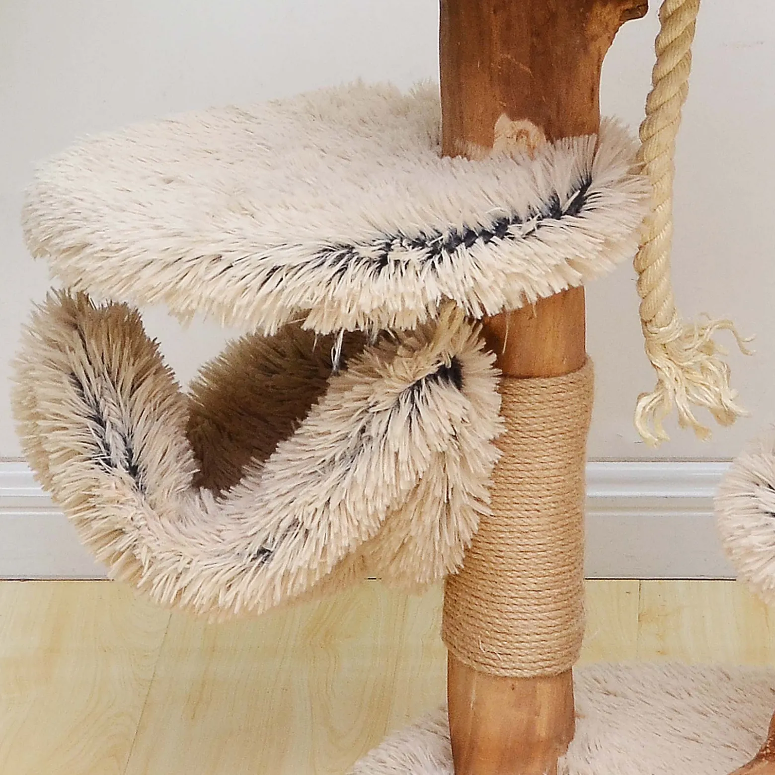 Fudajo Kratzbaum mit Holz und Plüsch 87,5 cm hoch, Designer Katzenkratzbaum mit Birnbaumholz, Katzenbaum mit Hängematte, Katzenmöbel mit Liege