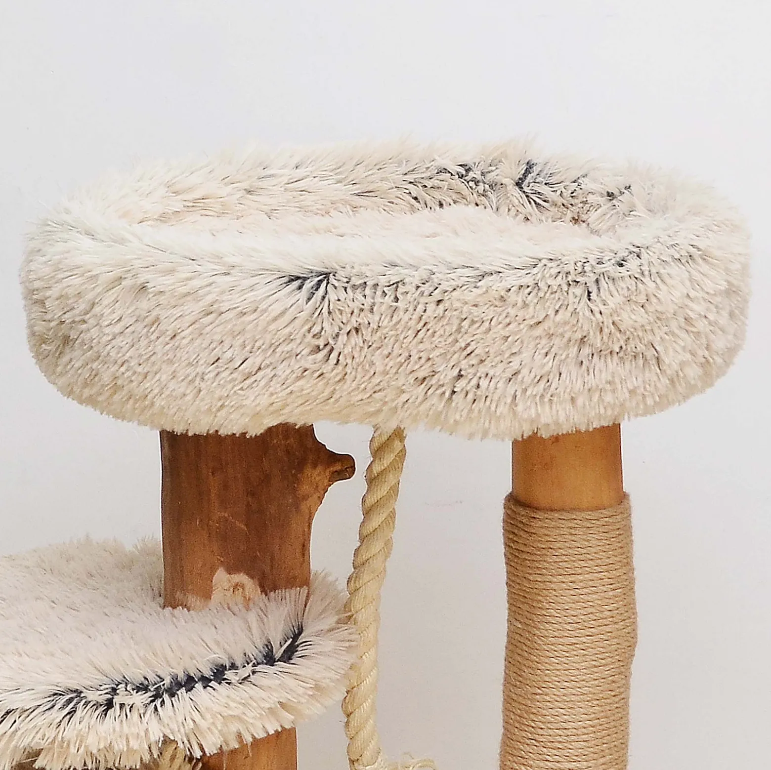 Fudajo Kratzbaum mit Holz und Plüsch 87,5 cm hoch, Designer Katzenkratzbaum mit Birnbaumholz, Katzenbaum mit Hängematte, Katzenmöbel mit Liege