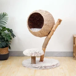 Fudajo Kratzbaum Zweigdesign mit Katzenkorb 83 cm hoch, Designer Katzenkratzbaum mit Liegekorb in Flecht-Optik, Katzenbaum aus Holz mit Plüsch