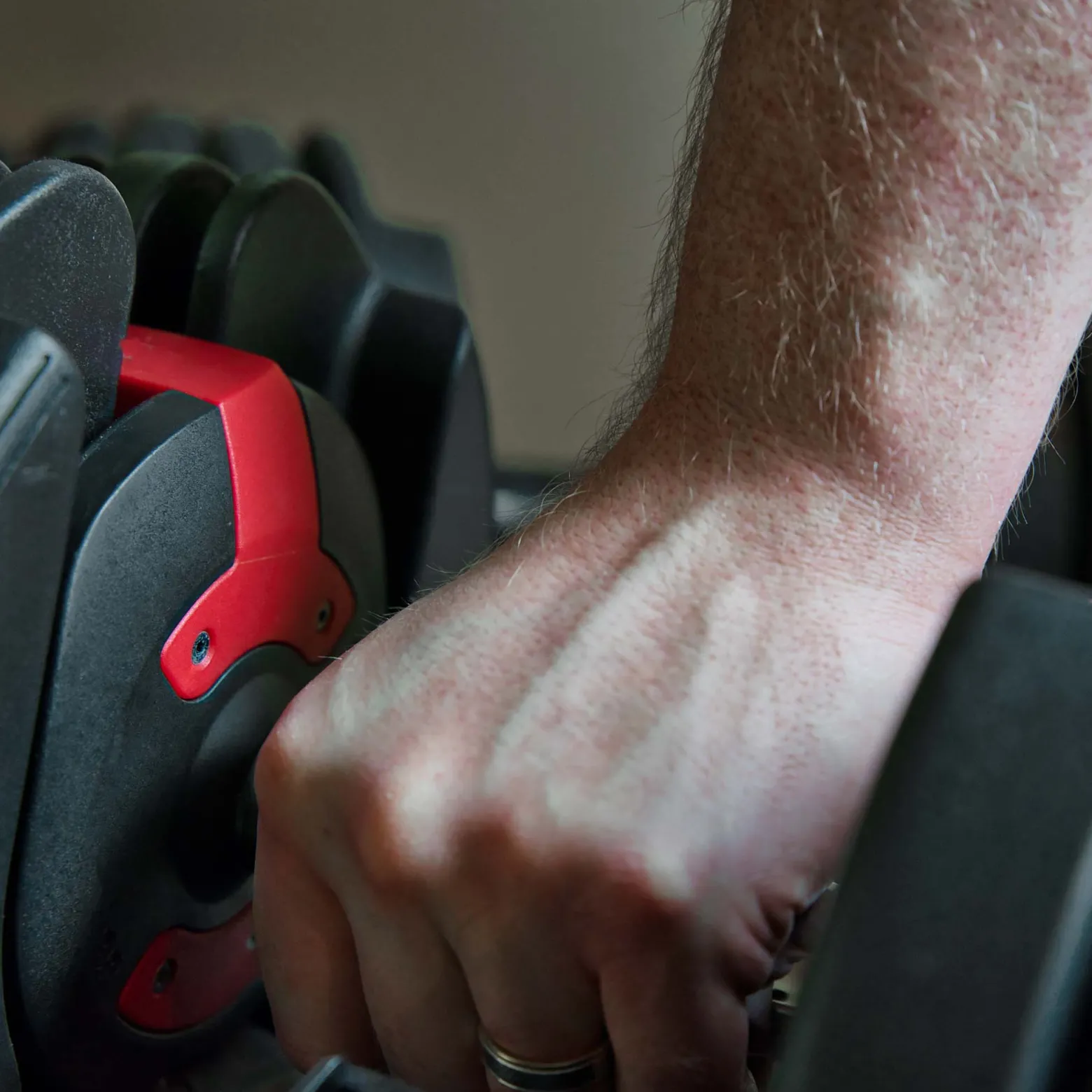 LUXTRI Verstellbare Kurzhantel mit Drehmechanismus Gewicht einstellbar von 2,5 bis 24 kg einstellbare Hantel Training Hantelset für Zuhause Kurzhantelset