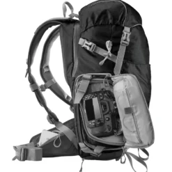 Mantona Elements Outdoor Rucksack schwarz - 2in1 Kamera- & Trekking-Rucksack, Fototasche mit gepolsterten Fächern für DSLR, Systemkamera & Drohne, Stativhalterung, inkl. Regenschutzhülle