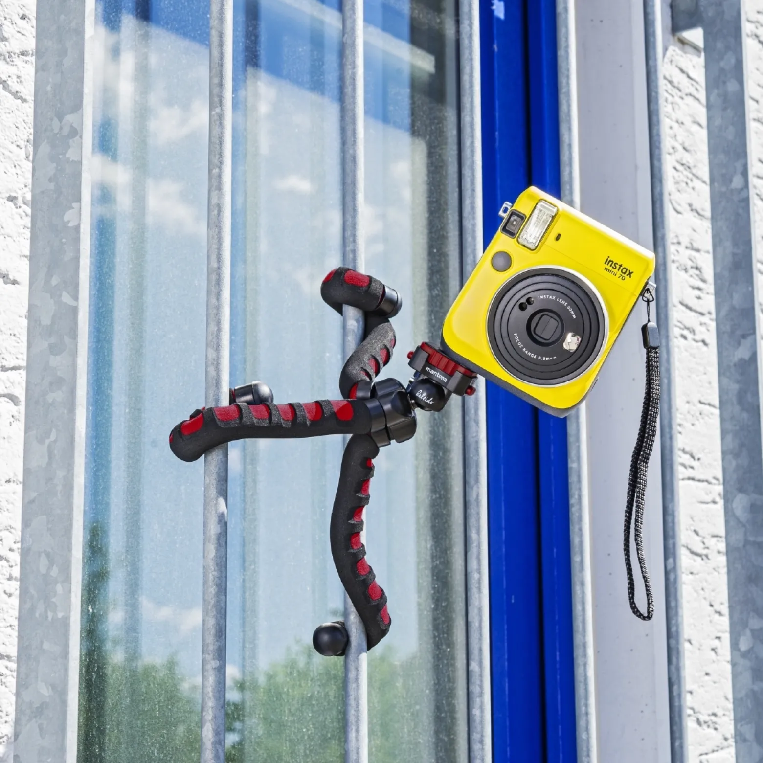 Mantona Kaleido Flex Stativ sundown red - 270 x 43 x 43 mm - flexibel biegbar - mit Kugelkopf und Schnellwechselplatte - Reisestativ Travelstativ passend für Kameras, Smartphones, Action Cams