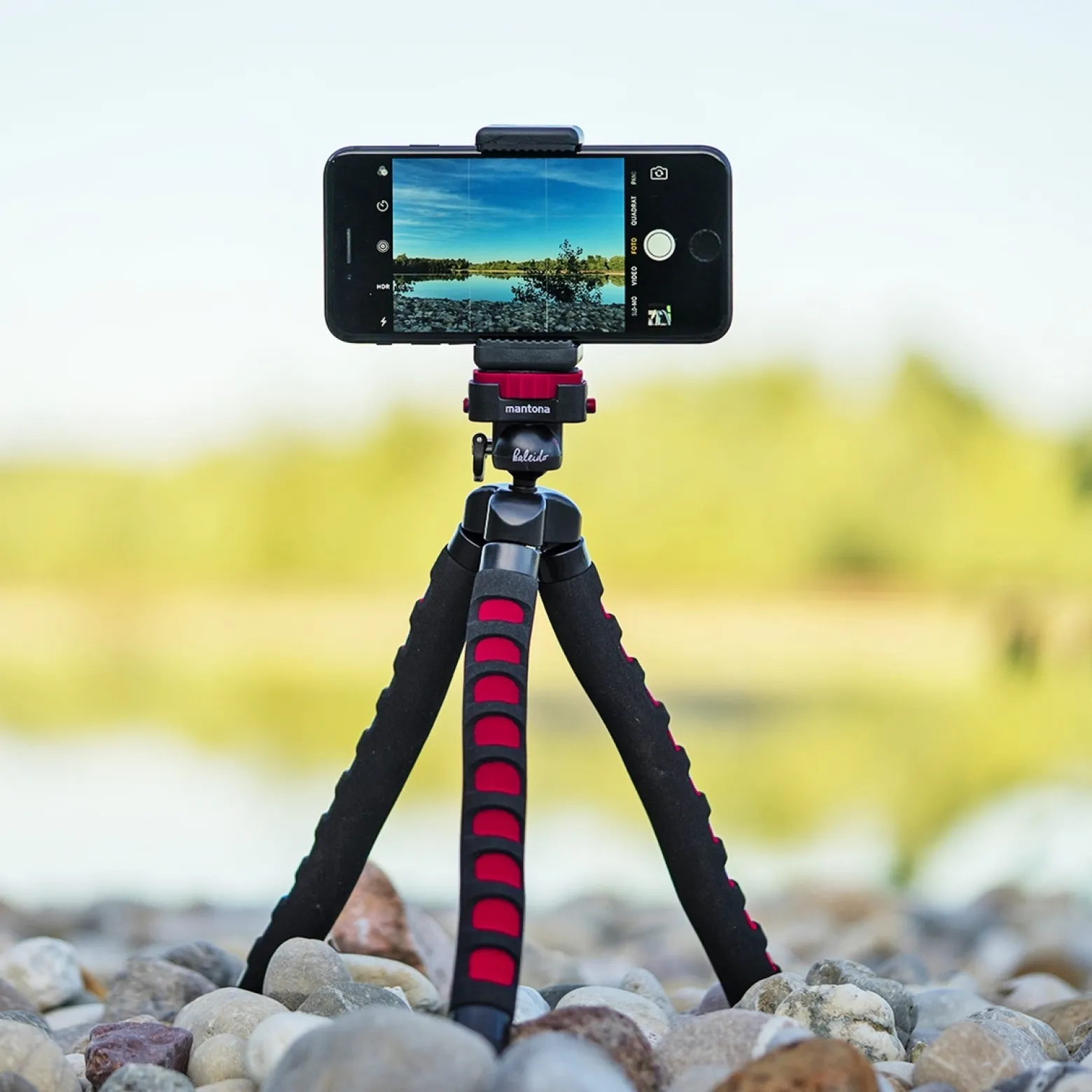 Mantona Kaleido Flex Stativ sundown red - 270 x 43 x 43 mm - flexibel biegbar - mit Kugelkopf und Schnellwechselplatte - Reisestativ Travelstativ passend für Kameras, Smartphones, Action Cams