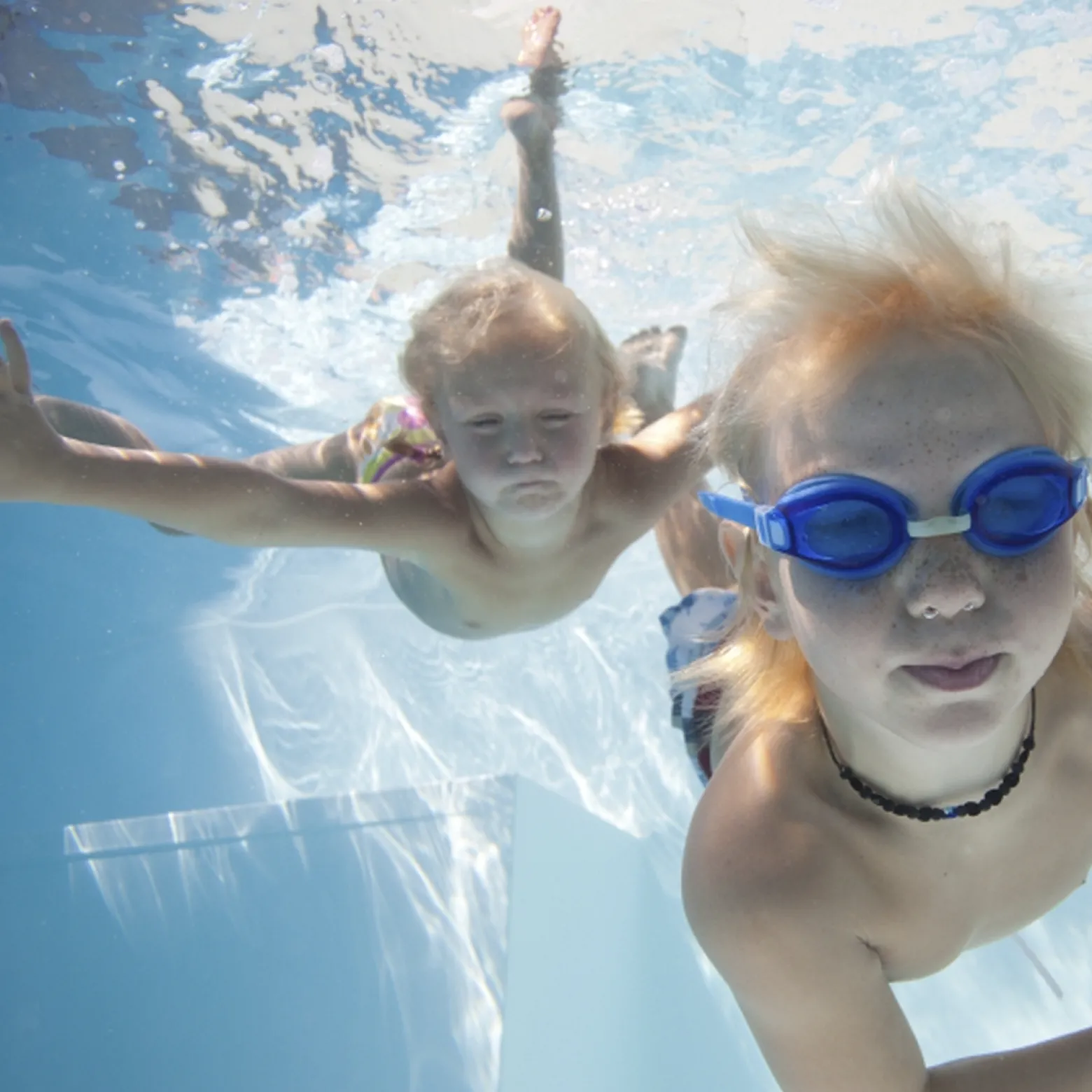 Mantona Schwimmender Handgriff - wasserdichtes Einbeinstativ für Action Kameras, Floating Hand Grip für Unterwasser & Tauchen - kompatibel mit GoPro Hero 11, 10, 9, 8, 7, 6