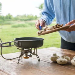 Toboli Camping Geschirr Set 12 tlg. Kochgeschirr für Outdoor Kochausrüstung mit Wasserkocher