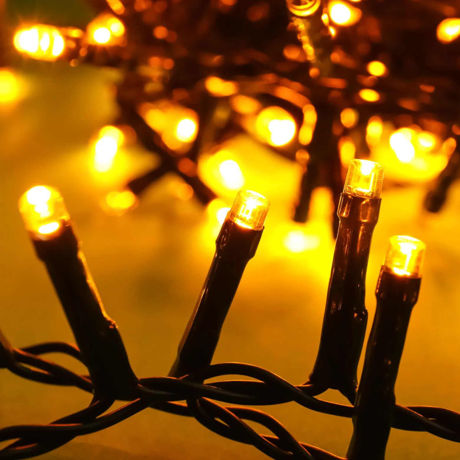 Toboli Christbaumbeleuchtung mit Ring 192 LEDs Warmweiß 6x2m Überwurf-Lichterkette Weihnachtsbaum