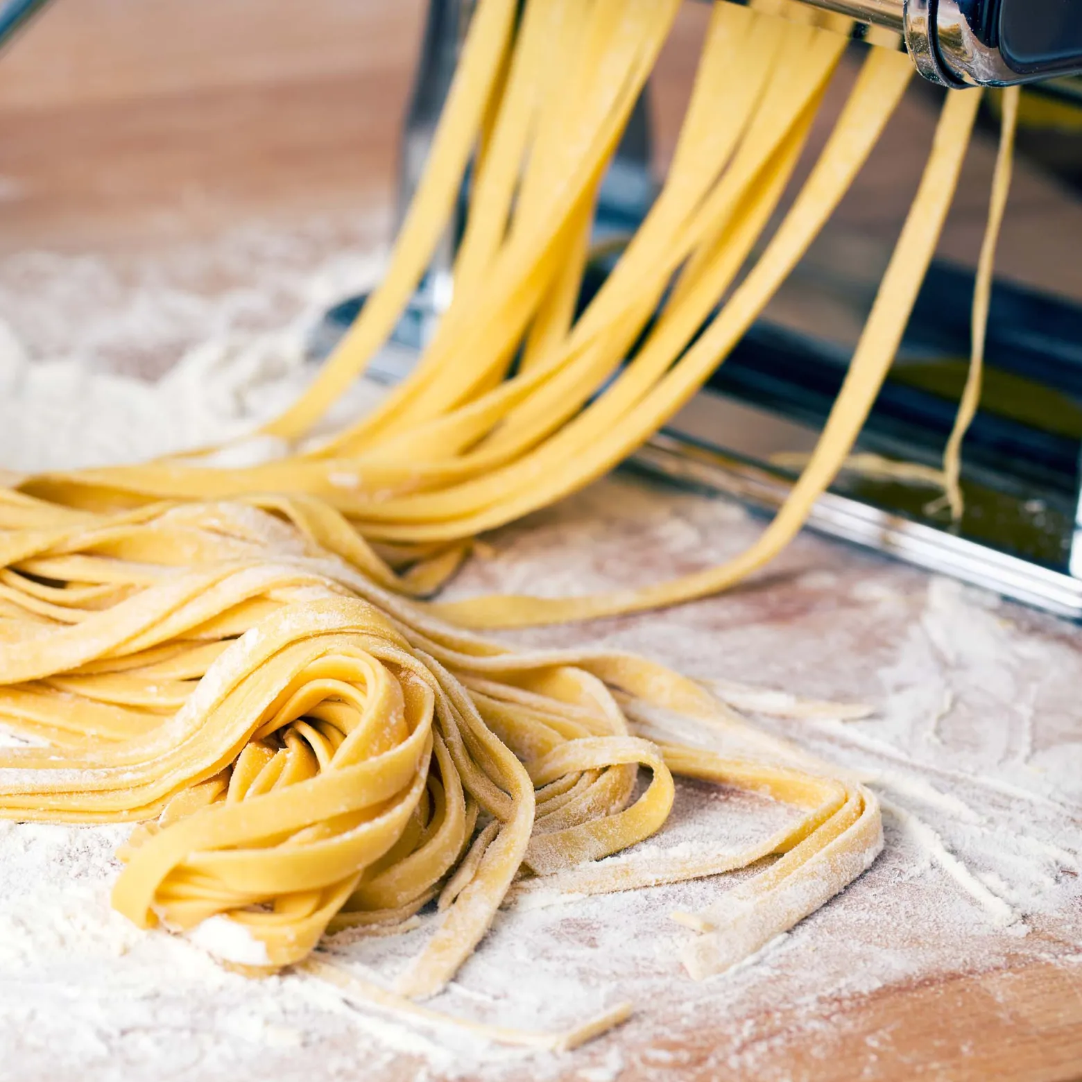 Toboli manuelle Nudelmaschine aus Edelstahl Pasta Maschine Walze mit einstellbarer Teigdicke 2-6mm