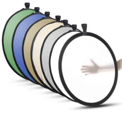 Walimex 7-in-1 Faltreflektor Set Ø 107 cm mit 7 verschiedenen Bezügen, Lichtreflektor für Fotografie mit Goldfarben Silberfarben Weiß Wavy Grün Blau und Diffusor