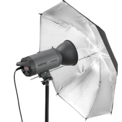 Walimex pro Reflexschirm zweilagig schwarz/silber, Fotoschirm 109 cm Durchmesser, robuster Reflektor mit hohem Reflexionsvermögen, Lichtformer für harte Lichtcharakteristik