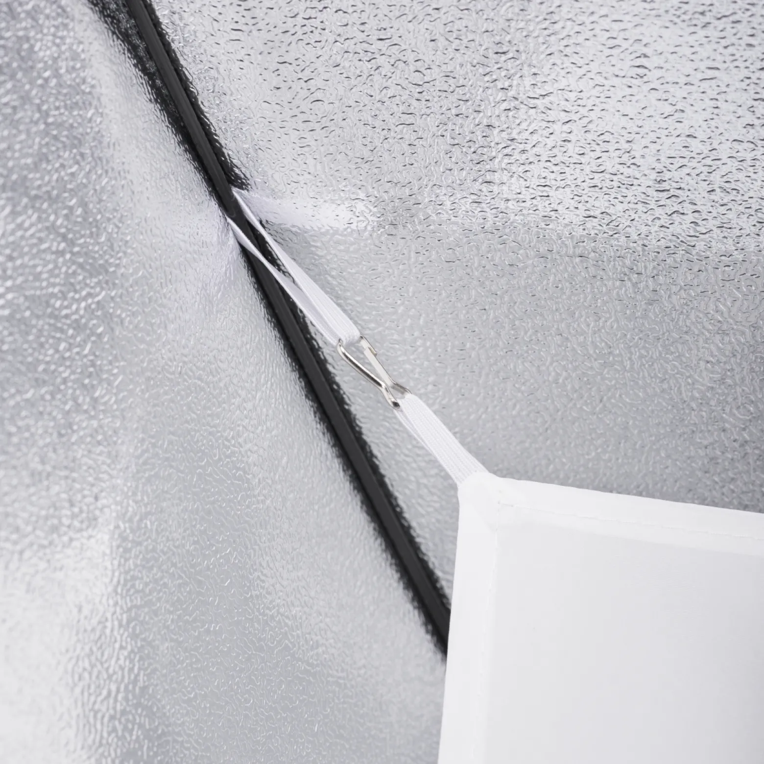 Walimex pro Striplight 300 x 1200 x 400 mm, Lichtformer um 360° drehbar, einfacher Aufbau, inkl. Diffusoren und Tasche, ideal für Produkt- und Peoplefotografie