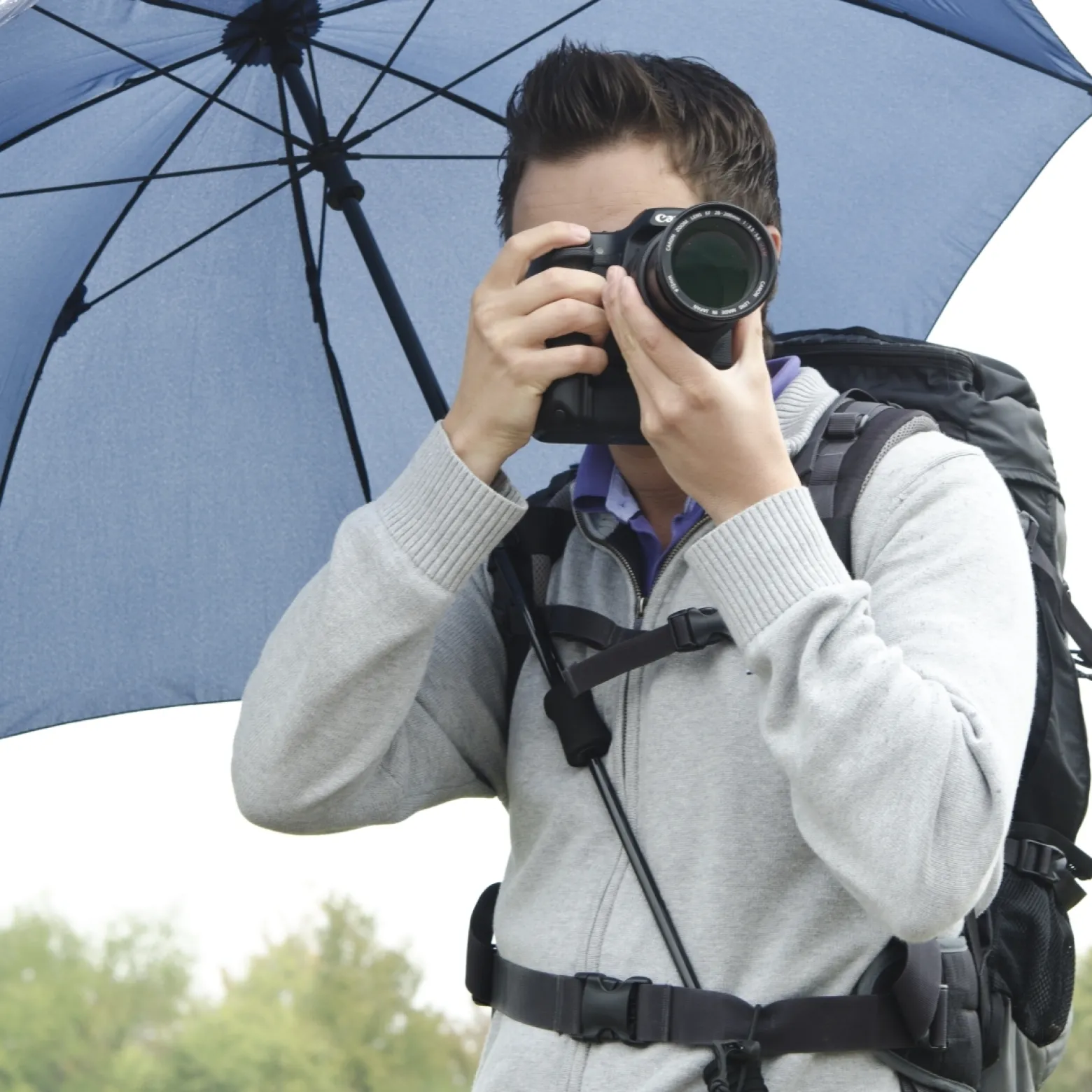 Walimex pro Swing handsfree Regenschirm ausziehbar – 1000 x 1140 x 1000 mm – Marine – Teleskopschirm bis 1 m / Ø 114 cm – mit Clip System – Kamerazubehör Fotografie