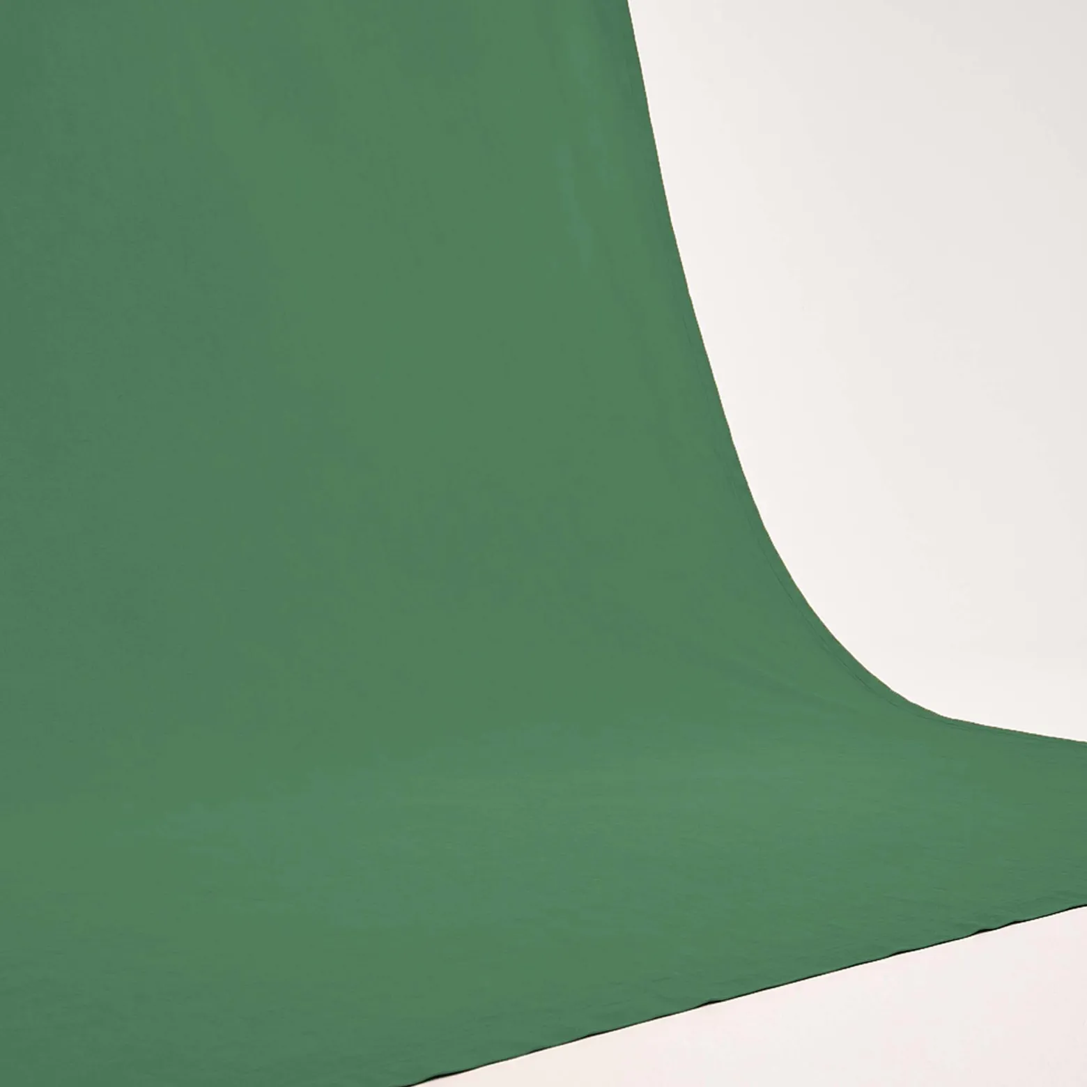 Walimex Stoffhintergrund Smaragd Grün 2,85 x 6 m Stoffstärke ca. 140 g/m², Fotohintergrund aus Baumwolle, waschbar für Atelier und Studio