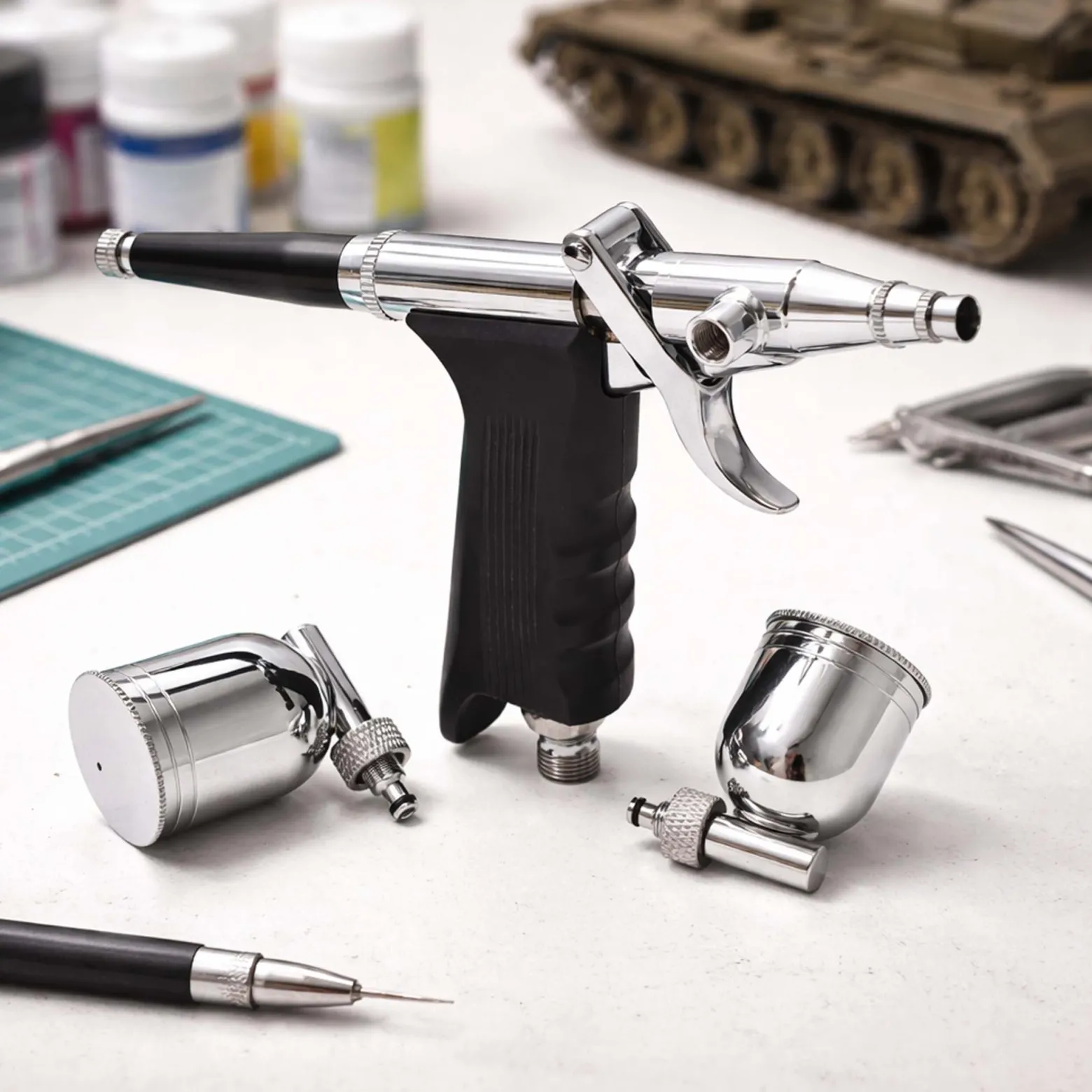 Wiltec Airbrush Pistole Typ 116 LN-116K mit Double Action Funktion, Nadel und Düse Ø 0,3 mm, 2 Farbbecher, Adapter für Modellbau, Nailart usw.