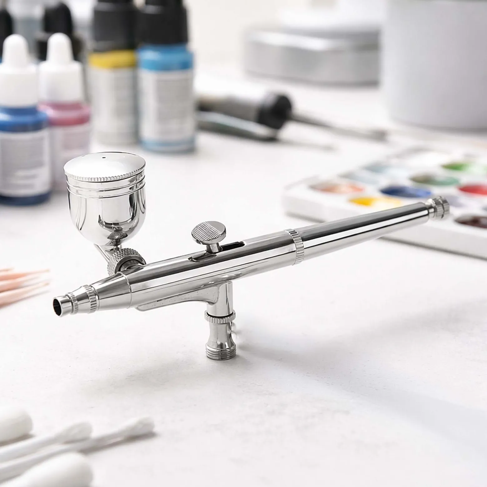 Wiltec Airbrush Pistole Typ 134 mit Double Action Funktion, Düse Ø 0,3 mm, 2 Farbbecher, Pipette, Adapter für Modellbau, Nailart usw.