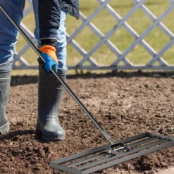 Wiltec Aluminium Rasenrakel 91,4 x 25,4 cm mit 2 m Stiel, Rasen Rakel Unebenheiten im Rasen ausgleichen, Leveler Gartengerät zum Rasen sanden