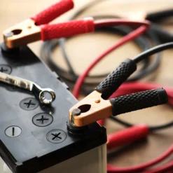 Wiltec Batterietester für 6V und 12V Batterien/Akkus, mit 2 Klemmzangen, justierbarer Skala, Batterieprüfer für Pkw Ladesystem, Lichtmaschine, Anlasser