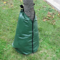 Wiltec Baumbeutel 75L, Wassersack für 35-40 mm dicke Bäume, Bewässerungssack aus PVC für Bäume zur langfristigen Wasserabgabe bei Trockenheit
