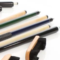 Wiltec Billard Zubehör Komplettset mit 4 Queues, 16 Billardkugeln, Dreieck, Wandhalterung und weiteren Accessoires Pool Billard Kelly Pool Set