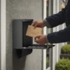 Wiltec Briefkasten mit Zeitungsrolle, schwarz, 305 x 100 x 338 mm, Wandbriefkasten mit Namensschild, Sichtfenstern, Schloss und Zeitungsrolle, Postkasten aus pulverbeschichtetem Stahl