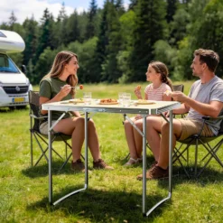 Wiltec Campingtisch klappbar 80x60cm mit weißer Tischplatte aus MDF und Aluminium Rahmen Klapptisch Alu Falttisch Camping Garten Balkon Outdoor Camping Tisch faltbar