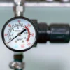 Wiltec Druckanzeige für Druckbehälter, 52 x 44 x 52 mm, Manometer axial DN8 (1/4") 12,9 mm, 0-12 bar (0-180 PSI), Durchmesser 52 mm, für Hauswasserwerk, Membranpumpe