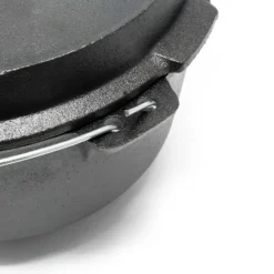 Wiltec Dutch Oven 3l mit Untersetzer und Deckelheber, Kochtopf aus Gusseisen für Lagerfeuer und Camping