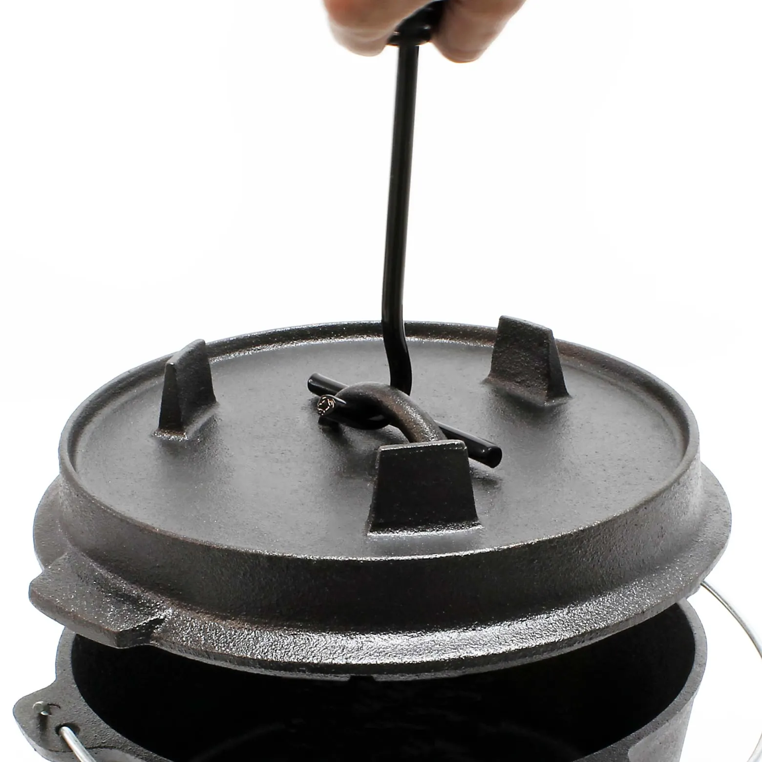Wiltec Dutch Oven 3l mit Untersetzer und Deckelheber, Kochtopf aus Gusseisen für Lagerfeuer und Camping