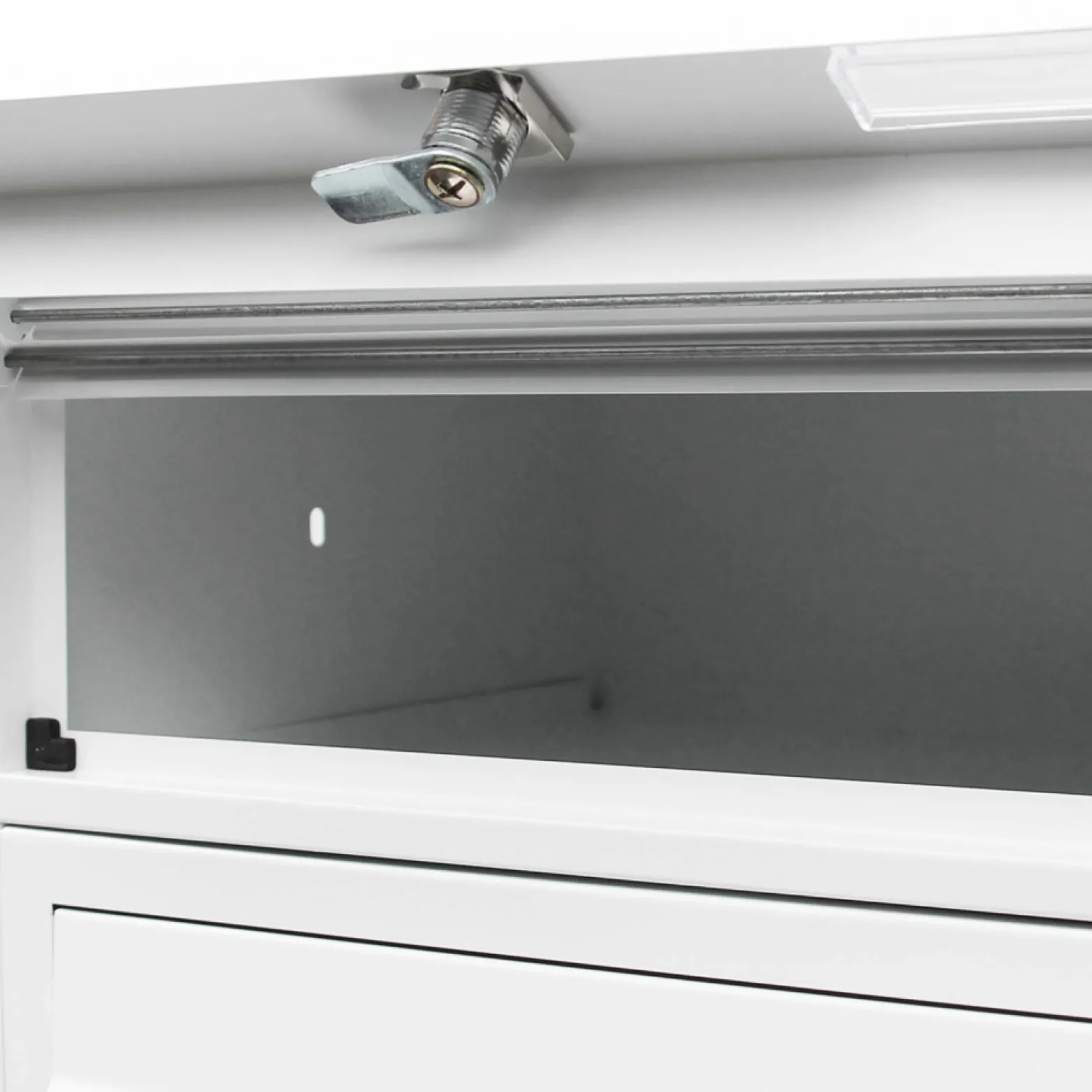 Wiltec 4er Briefkastenanlage weiß 270 x 513 x 1500 mm, Standbriefkasten mit 3 Fächern, Schlüssel und Namensschild, Briefkasten Postkasten mit Ständer