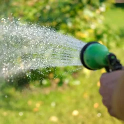 Wiltec Gartenschlauch 15m mit 7 Sprühfunktionen, Spiralschlauch, flexibel Bewässerungsschlauch für Haus und Garten