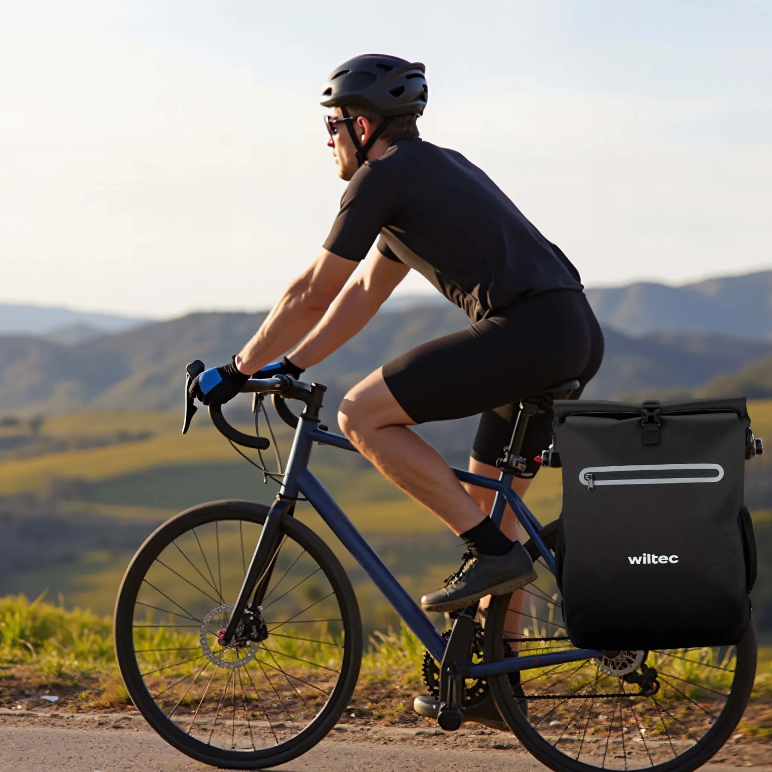 Wiltec Gepäckträgertasche schwarz, Fahrradtasche Rucksack 20 l Stauraum, Gepäcktasche mit Laptopfach, wasserresistente Fahrrad Tasche