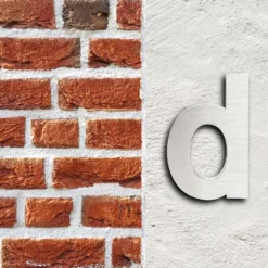 Wiltec Hausnummer d silberfarbene Edelstahl Hausnummer in modernem 3D-Design, Höhe 20 cm, Schrift Arial, rostfrei und witterungsbeständig, mit Montagematerial