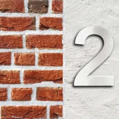 Wiltec Hausnummer 2 silberfarbene Edelstahl Hausnummer in modernem 3D-Design, Höhe 20 cm, Schrift Arial, rostfrei und witterungsbeständig, mit Montagematerial