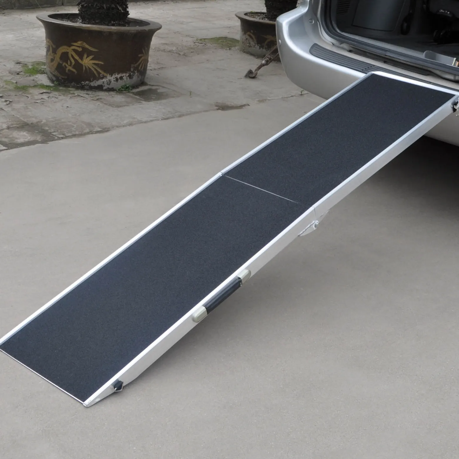 Wiltec Hunderampe faltbar, 122 x 38 cm, geklappt 62 x 40 cm, aus Aluminium, rutschsicher, Traglast bis zu 115 kg, Haustierrampe