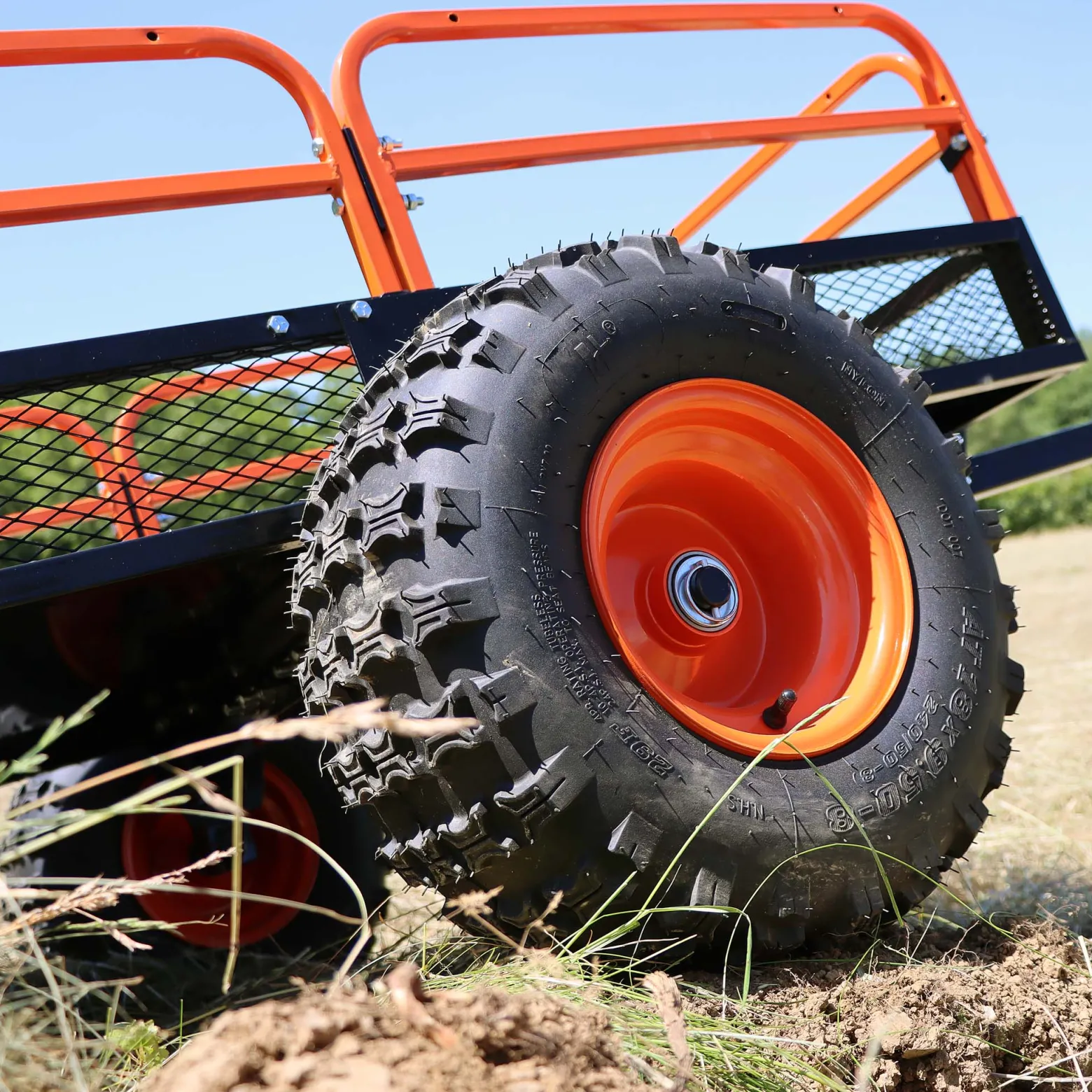 Wiltec Kippanhänger bis 680 kg für Rasentraktor, Anhänger Kipper 216 x 122 x 76,2 cm mit Gitter u. abnehmbaren Seitenwänden, Anhänger mit Kippfunktion
