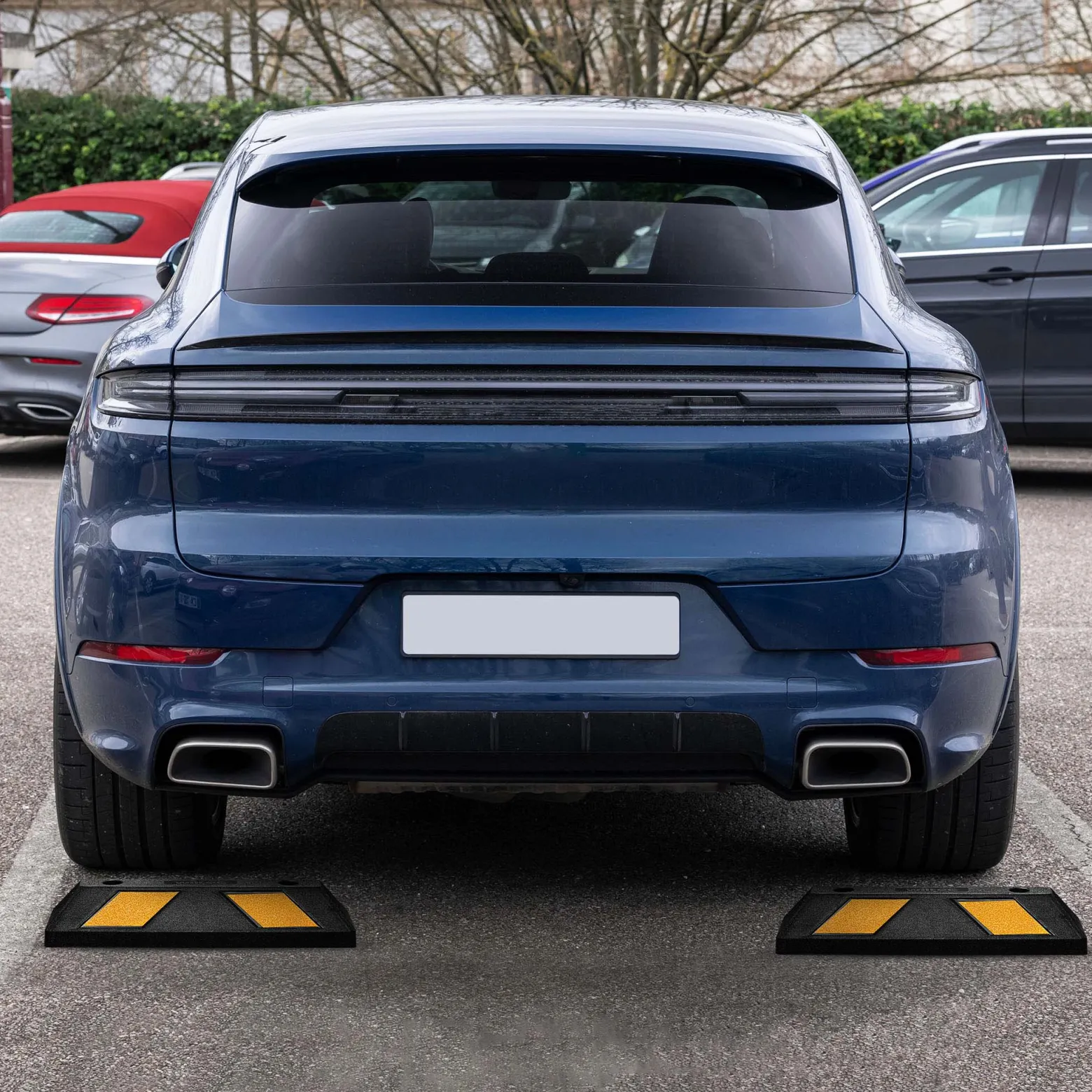 Wiltec Radstopper 55 x 15 x 10 cm, 2x Einparkhilfe aus Gummi, Parkplatzbegrenzung mit gelben Reflexionsstreifen & Schraubrillen, Parkplatzsperre für Garage