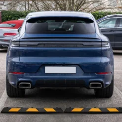 Wiltec Radstopper 120 x 15 x 10 cm, 2x Einparkhilfe aus Gummi, Parkplatzbegrenzung mit gelben Reflexionsstreifen & Schraubrillen, Parkplatzsperre für Garage