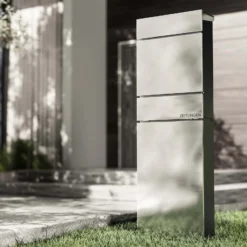 Wiltec Standbriefkasten mit Zeitungsrolle in Silberfarben 395 x 142 x 1150 mm aus Stahl, Briefkasten mit Zeitungsfach, Postkasten mit 2 Schlüssel