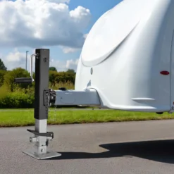 Wiltec Stützfuß 900 kg Kurbel seitlich mit Rohrhalterung, höhenverstellbare Anhängerstütze mit Fußpedal, Abstellstütze für Wohnwagen und Anhänger, Wohnwagenstütze mit Sicherungsstift