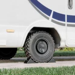 Wiltec Unterlegkeile 4er Set 205 x 125 x 100 mm aus Gummi, Bremskeil mit Ringschraube, Gummikeil für Anhänger, Wohnmobil, Pkw und Boot