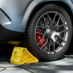 Wiltec Unterlegkeile für Anhänger 2 Stück bis 2 t, Bremskeile Wohnmobil 166 x 75 x 94 mm, Unterlegkeile Auto rutschfest für Pkw und Wohnwagen