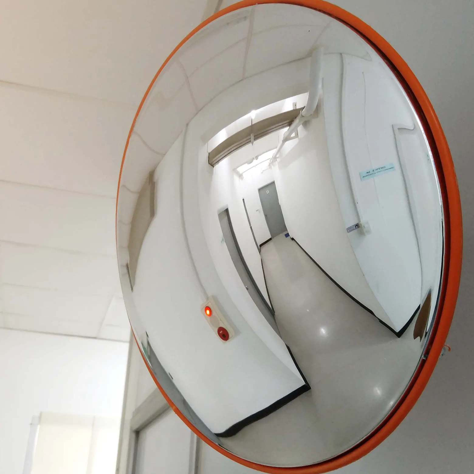 Wiltec Verkehrsspiegel 45 cm konvex, runder Sicherheitsspiegel mit 160-160° Sichtfeld, Konvexspiegel aus Polycarbonat, Überwachungsspiegel für Ausfahrten inkl. Montagematerial