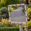 Wiltec Verkehrsspiegel 70 x 90 cm konvex, eckiger Sicherheitsspiegel mit rot-weißen Reflektorstreifen, bruchsicherer Konvexspiegel aus Kunststoff, Überwachungsspiegel für Ausfahrten