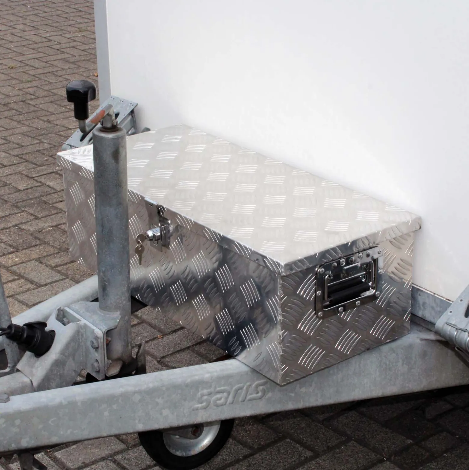 Wiltec Werkzeugbox Alu 76x32x24,5 cm Silberfarbene Transportbox, Werkzeugkiste inkl. Schlüssel, Alubox mit Handgriffen, großzügige Deichselbox
