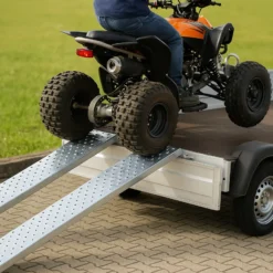 Wiltec 2x Auffahrrampe 160x22,5 cm 400 kg für Motorrad ATV Quad, Auffahrschiene verzinkter Stahl, Verladerampe rutschsicher, gestanzte Löcher