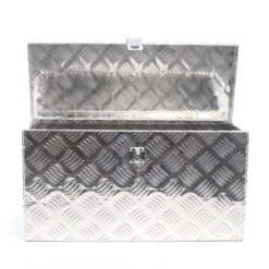 XPOtool Alu Kiste 60x25x30 cm mit Deckelüberstand verschließbar aus Aluminium Riffelblech, Truckbox, Werkzeugbox mit 2 Schlüsseln - Deichselbox Werkzeugkiste
