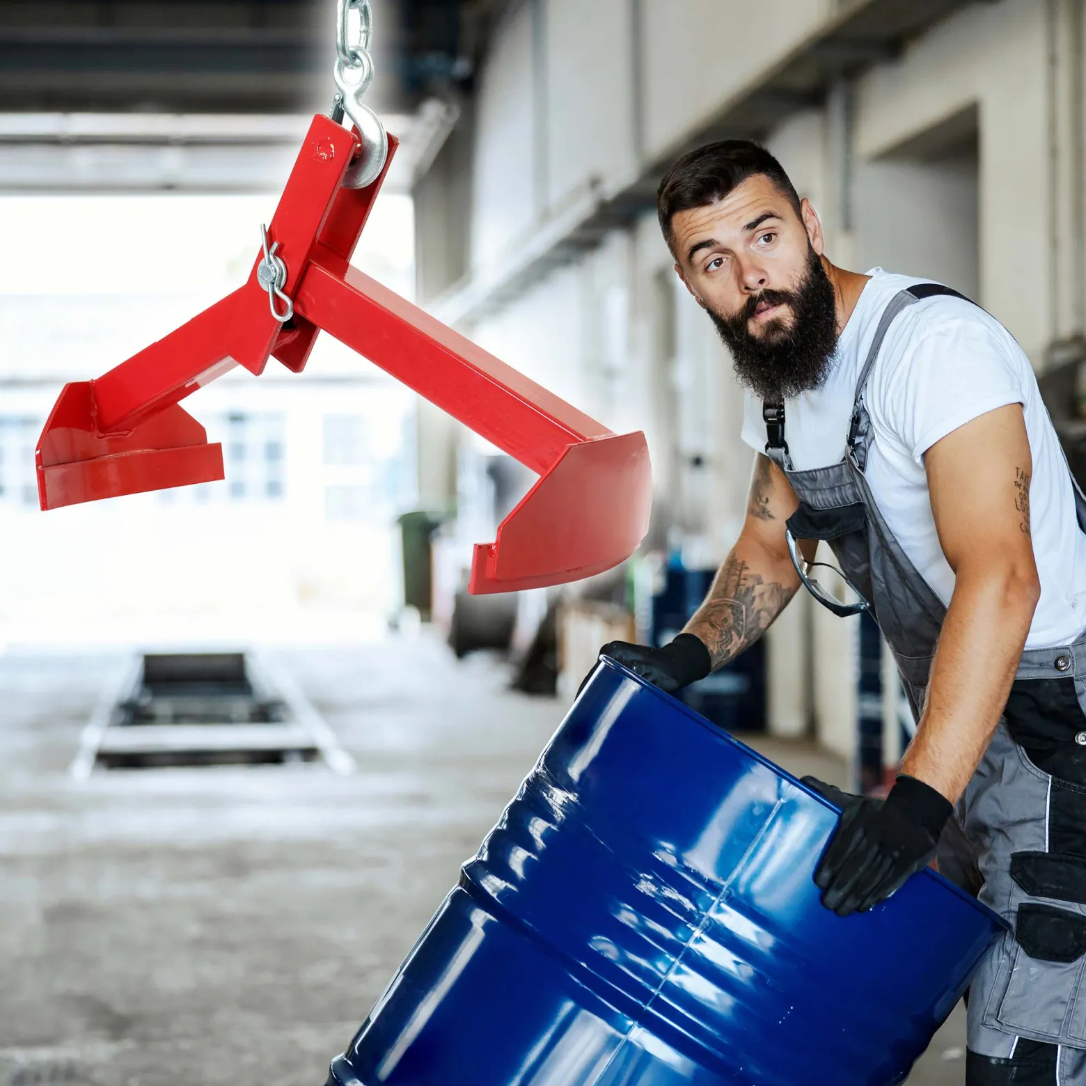 XPOtool Hebeklemme für stehende Fässer bis 210 l oder 500 kg und Ø20-65 cm – Fasszange vertikal, Trommelheber, Fasskralle