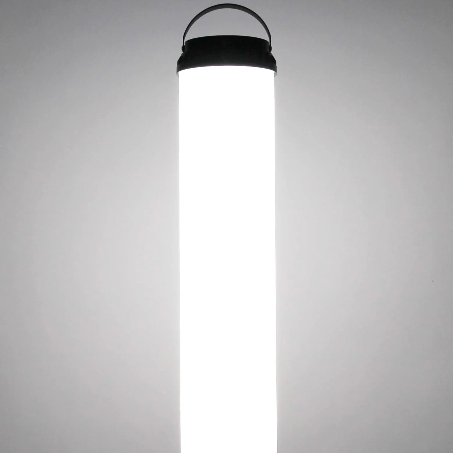 XPOtool LED Tower 150W 360° Ausleuchtung Baustrahler 15.000 Lumen Arbeitsstrahler mit Steckdose